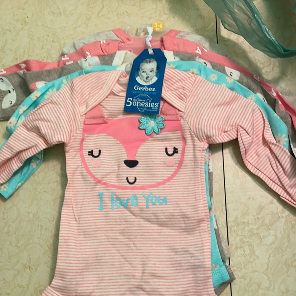 NWT Gerber 5 long sleeved onesies